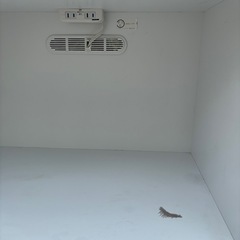 💥福岡市内配送設置対応🌈　レンジ台 食器棚 ホワイト 白 スライド棚 コンセント付 キッチン 家電 収納 シンプル キッチン収納の画像