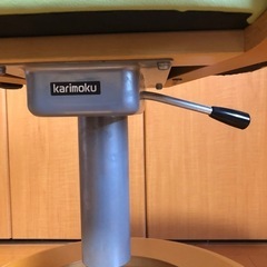学習机の椅子、カリモク の画像