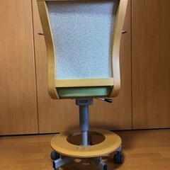 学習机の椅子、カリモク の画像