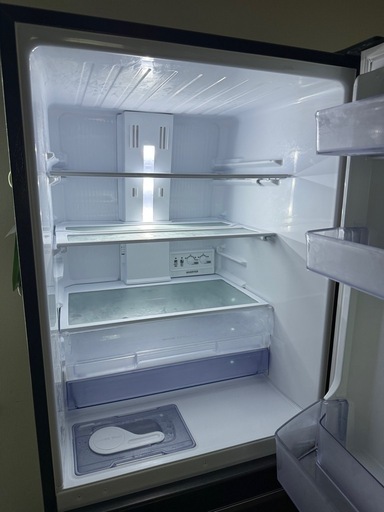 自宅まで持っていけますよ！
三菱ノンフロン冷凍冷蔵庫