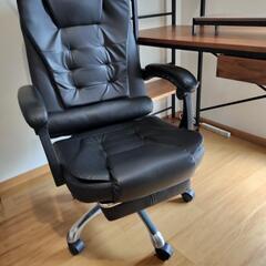 取引中！！オフィスチェア、ゲーミングデスクチェアレザー調リクライニングフットレスト付　中古の画像