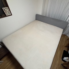 クイーンベッドの画像