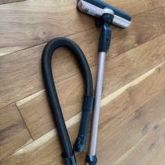 TOSHIBA コードレス掃除機の画像