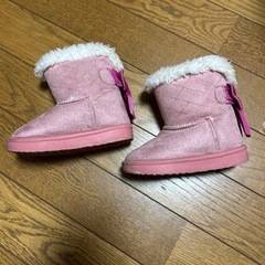 女の子ムートンブーツの画像