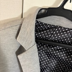 カジュアルスーツ　灰色　綿質の画像