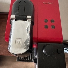 【お取引中】Nespresso 赤 エスプレッソマシン ミルク泡立て機能付きの画像
