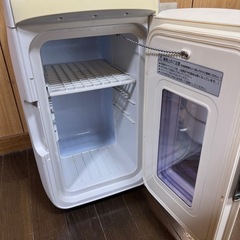 ポータブル温冷庫 100V車は12ボルト両用です。の画像