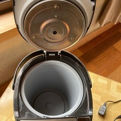 魔法瓶にもなる電気ポットの画像