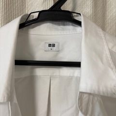 UNIQLO 白カッター　Lサイズ 0円の画像