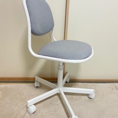 IKEA 子供　イスの画像
