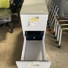 キャスター付きワゴンの画像