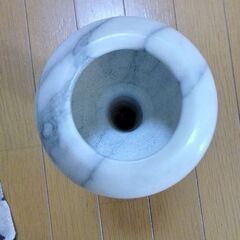 花瓶　大理石花瓶　未使用実家整理品　箱無し高さ28cm　直径10cm　の画像
