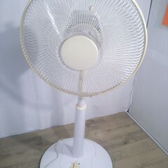 □ 華芝ジャパン KJF-32T 2011年製 5枚羽 扇風機 動作確認済 120分切タイマー付 キズ  日焼けによる変色ありの画像