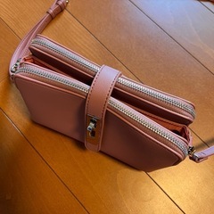 ピンクショルダーバックの画像