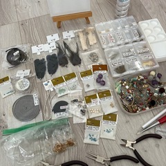 ピアス・アクセサリー制作部品などまとめての画像