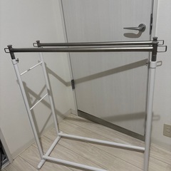 伸縮洋服ラック　ホワイト系