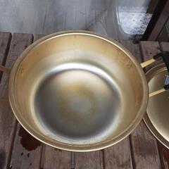 アルミ鍋　使用感あります。蓋は綺麗。27センチの画像