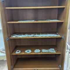 棚板変更可能な上下セパレート食器棚の画像