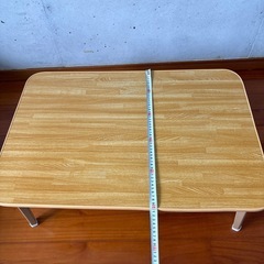 折りたたみテーブルの画像