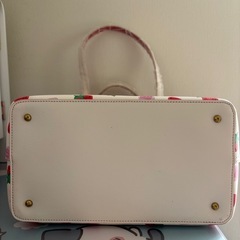 Cath Kidston いちご柄　トートバッグ 新品未使用　タグ付き　キャスキッドソン　ストロベリー　苺　イチゴ　バッグの画像