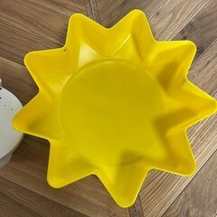 （引取）IKEA LED電球 E26 付き SOLHEM /ソールヘム シーリングランプ イエロー おひさまの画像