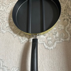 フライパン24.5㌢美品です。3種類の別の味付けの時にとっても重...