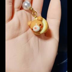 樹脂粘土で作ったコローネクマさんと星型スイーツパンケーキ・クマさんのアクセサリーの画像