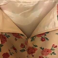 定価3万 ベージュの花柄スカート、未使用サイズ３８　M〜Lの画像