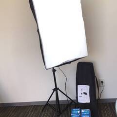 ○【通電確認済】20×28インチ26Wソフトボックス写真照明キット ソフボ 撮影 配信 機材 スタンド ライト 電球2個 中古品(NF250422)499-27