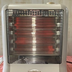 J273⭐️サンヨー　2000年製　4本ヒーター　電気ストーブ　の画像