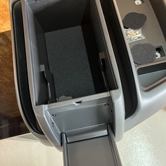 【未使用】ハイエース 純正コンソールボックスの画像
