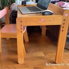 子供の机と椅子