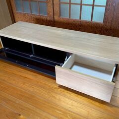 美品☆テレビ台 幅150cm 日本製 お洒落木製 北欧モダンデザイン 収納付 高級家具【おまとめ購入２万円以上で熊本送料無料・離島不可】の画像