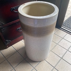 アイボリー　白　陶器製傘立て 約42cm 和風