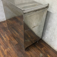 🔷🔶🔷WNY4/65 業務用 ステンレス 引き出し 引き戸付き 作業台 調理台 保管庫 W70×D45×H82㎝ 厨房 店舗 収納 多目的テーブル※直接引取歓迎〇🔷🔶🔷の画像