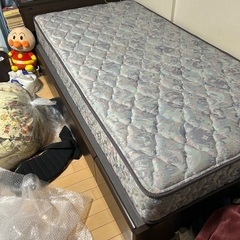 シングルベットとマットレス