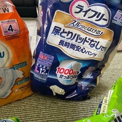大人オムツとオムツパットの画像