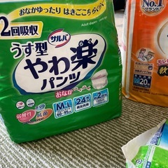 大人オムツとオムツパットの画像