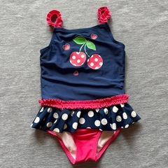 ラッシュガード、水着、帽子、女の子の画像