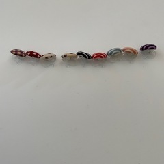 くるみボタン　樹脂イヤリングの画像