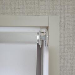 【お譲りします l 無料】ロールスクリーン カーテン 遮光 つっぱりの画像
