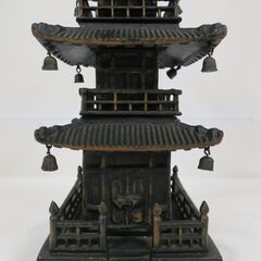 置物 金属製 五重塔 幅20cm×奥行23cm×高さ80cmの画像