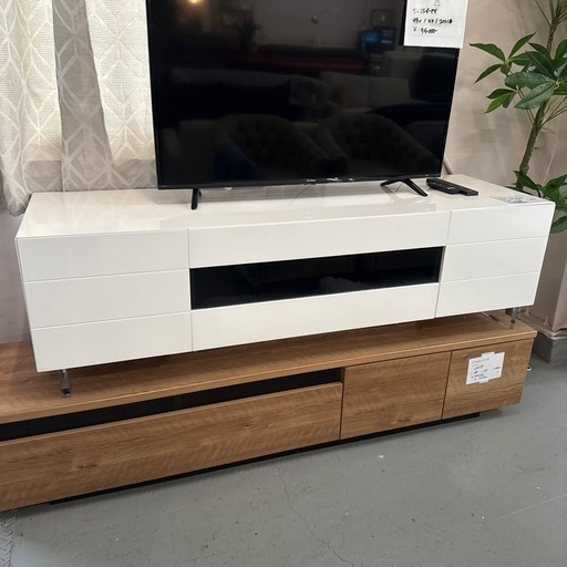 テレビ台　moda en casa