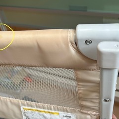カトージ　ポータブルベッドガードの画像