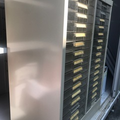 事務用品　オフィス　スチール　　A4サイズ　書類入　32引出　の画像