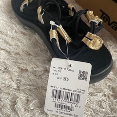 【新品未使用】Tevaサンダルの画像