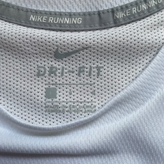 NIKE 未使用ドライフィットTシャツの画像