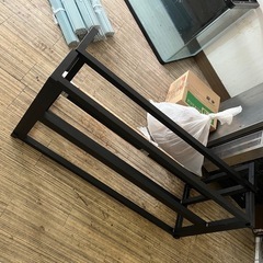 曲げガラス水槽と台の画像