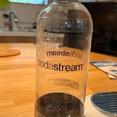 【終了】 ソーダストリーム本体&ボトル
（ガスシリンダーは付きません）の画像