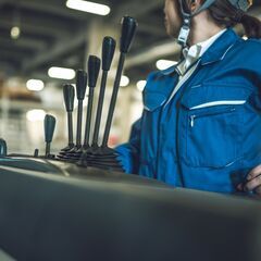 構内スクラップ移動業務：フォークスタッフ募集💨月収29万円～39...